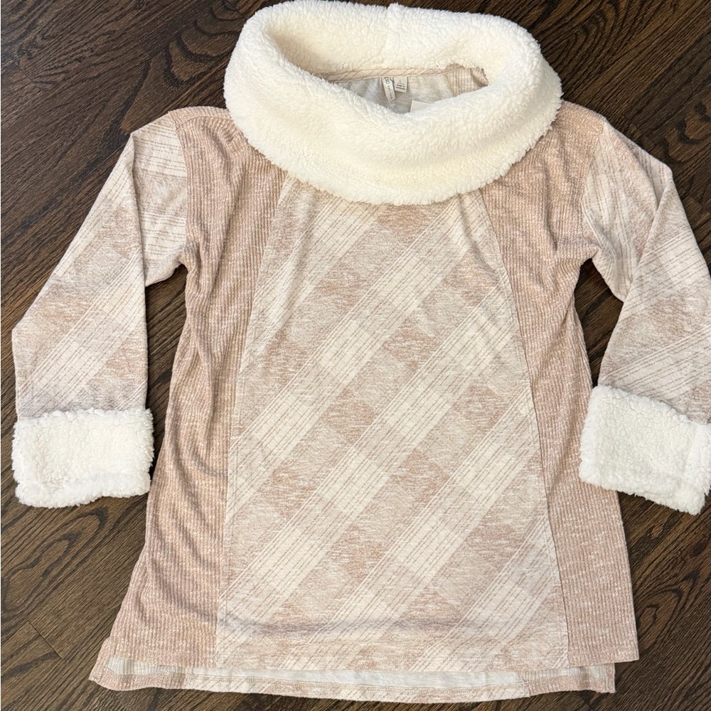 Cato cowl neck Sherpa women's top size large NWT cozy fall